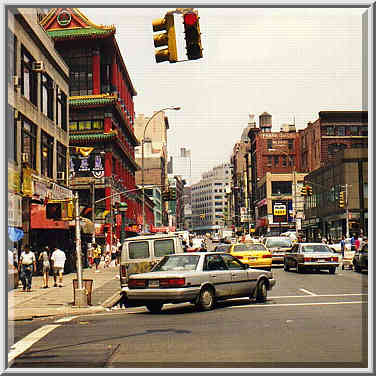 Manhattan: Little Italy, So Ho, China Town, near Brooklyn Bridge