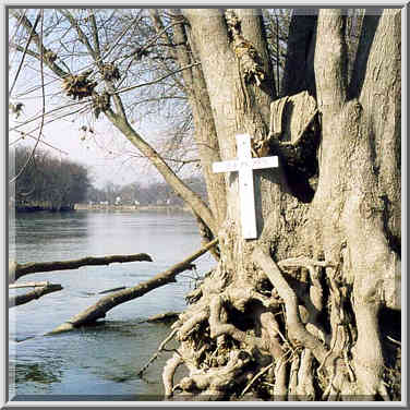 Rapid flow of Wabash River. Heritage Trail from ...[3 words]... Ouiatenon, Indiana, February 8, 1998.