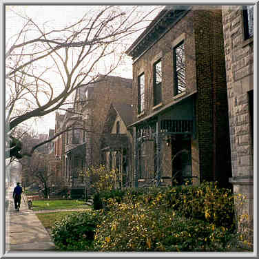 Larrabee (?) St., Fullerton Apartments area. Chicago, December 4, 1999.