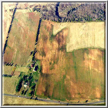 An estate in Virginia (?) from a plane Indianapolis - Washington. March 29, 1999.