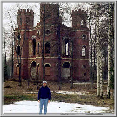 Alexandrovsky Park in Pushkin (former Tsarskoe ...[3 words]... St. Petersburg, Russia, April 8, 1999.