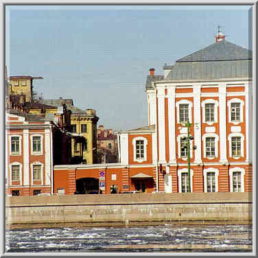 Entrance to Petersburg University and Mendeleev ...[4 words]... St. Petersburg, Russia, April 13, 1999.