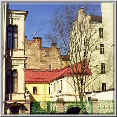 A house at Konnogvardeyskiy Boulevard. St. Petersburg, Russia, April 13, 1999.