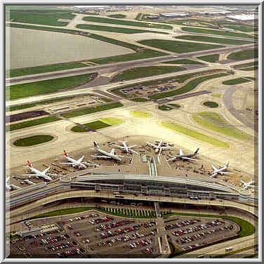 Indianapolis(?) airport seen from a window of a ...[6 words]... Chicago - Indianapolis, April 28, 1999.