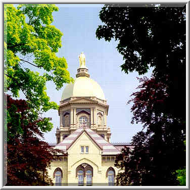 Golden Dome (administration building) at the ...[4 words]... South Bend, Indiana, May 21, 1999.