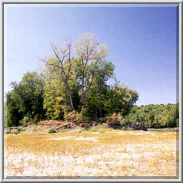 Heron island during a drought on Wabash River ...[11 words]... winter). Indiana, September 11, 1999.