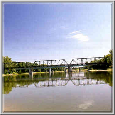 Davis Ferry Bridge across Wabash River north from Lafayette. Indiana, September 11, 1999.