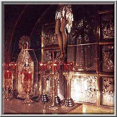 An altar (?) of the Church of the Holy Sepulchre ...[5 words]... the Middle East, June 17, 2000