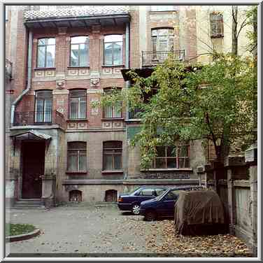 A yard near Lev Tolstoy Square in Petrogradskaya ...[3 words]... Petersburg, Russia, September 29, 2000