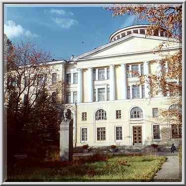 A monument of S. I. Vavilov in front of State ...[6 words]... Petersburg, Russia, October 9, 2000