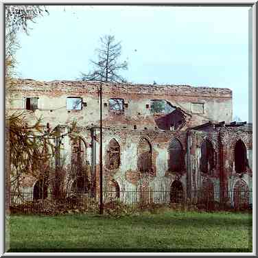 Chinese Theatre, destroyed during the war, in ...[13 words]... Petersburg, Russia, October 22, 2000