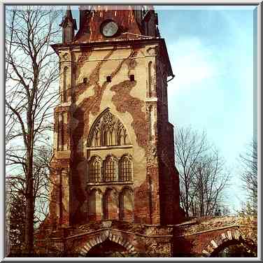 Ruin Tower in Alexandrovskiy Park of Pushkin ...[9 words]... Petersburg, Russia, October 22, 2000