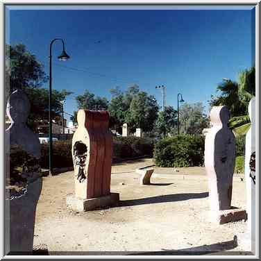 Abstract sculptures of Bernhardt Jensch (Germany) ...[7 words]... The Middle East, December 22, 2000