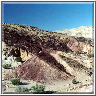 Big Crater (Makhtesh Gadol), multicolored sands ...[3 words]... The Middle East, December 23, 2000