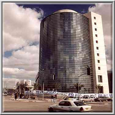 Central supermarket Canion Hanegev with election ...[9 words]... the Middle East, January 26, 2001