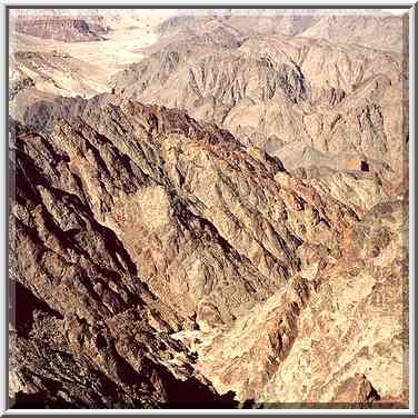 Start of Nahal Mapalim creek with a trail going ...[8 words]... Eilat. The Middle East, March 22, 2001