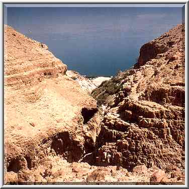 Window Fall (?) in the upper Nahal David. Ein Gedi, the Middle East, March 29, 2001