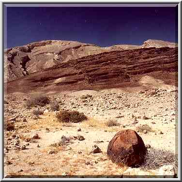 Open parts of Nahal Darokh river on Zin valley 4 ...[4 words]... Boker. The Middle East, April 9, 2001