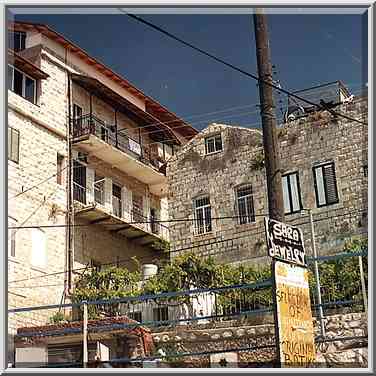 Houses in Safed (also spelled Safad, Zefat, ...[9 words]... The Middle East, April 19, 2001