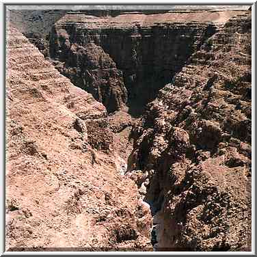 Approaching the end of the lower Nahal Peres ...[21 words]... north. The Middle East, May 10, 2001