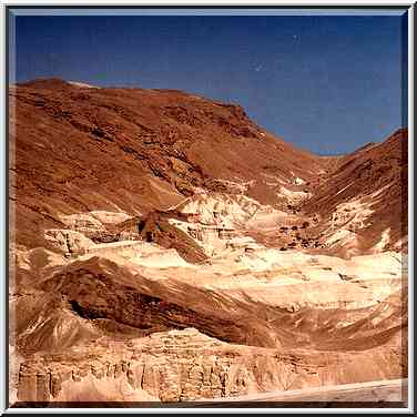 View of Zohar gorge from a road from Arad to the ...[2 words]... The Middle East, September 29, 2001